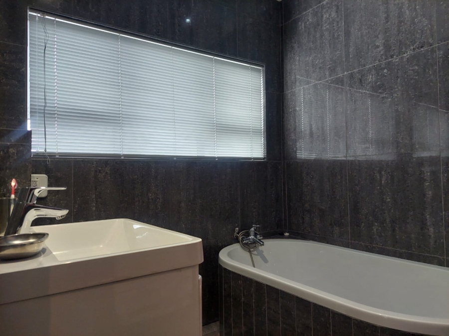4 Bedroom Property for Sale in Stilbaai Wes Western Cape